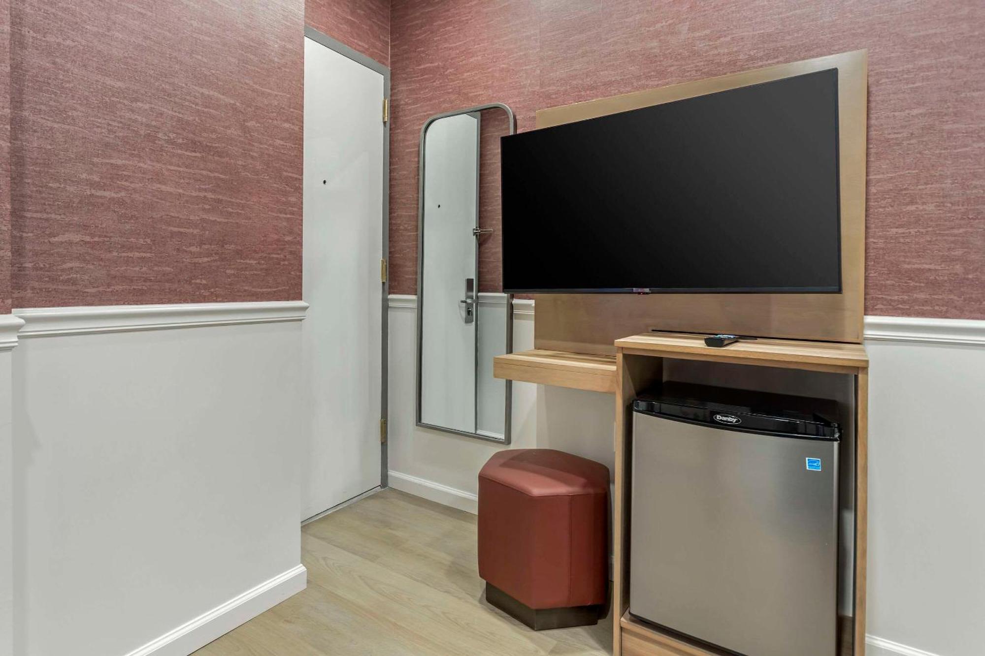 The Mayfair Hotel Times Square, Ascend Hotel Collection Нью-Йорк Екстер'єр фото